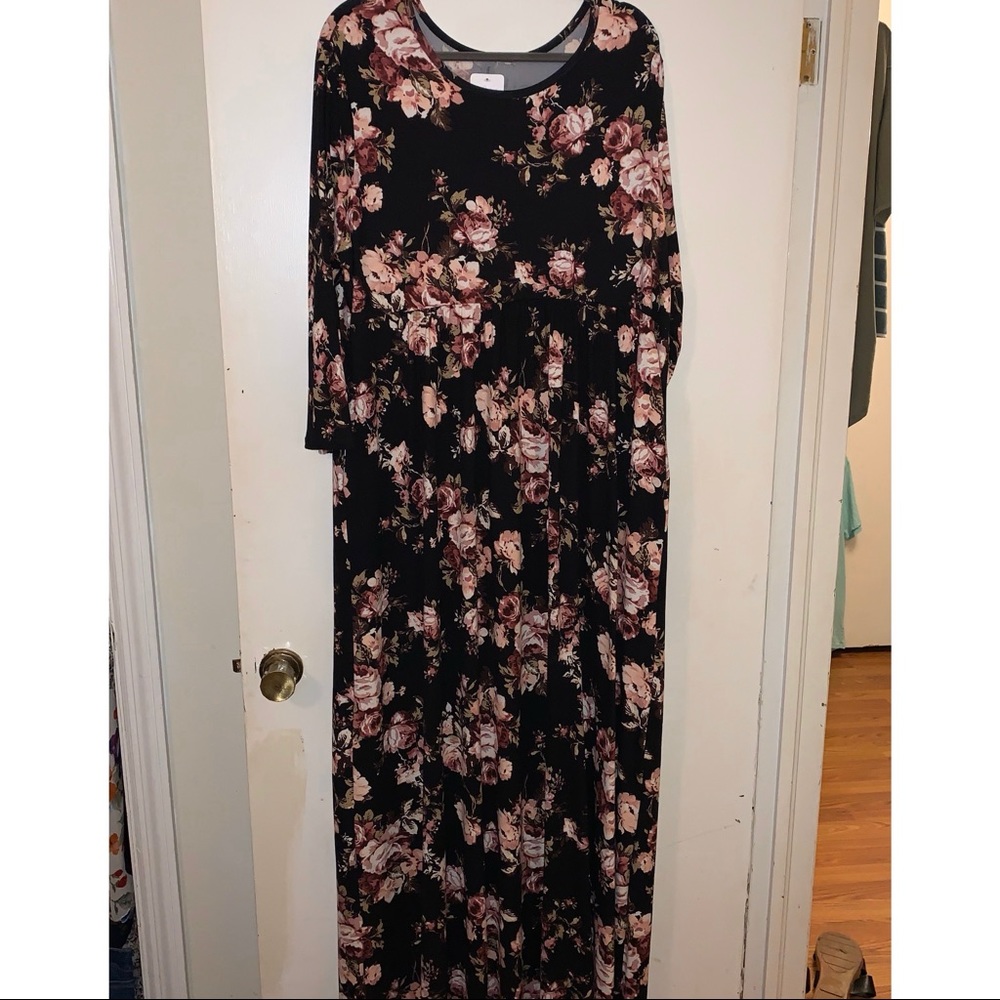 Beautiful plus size black floral maxi dress!